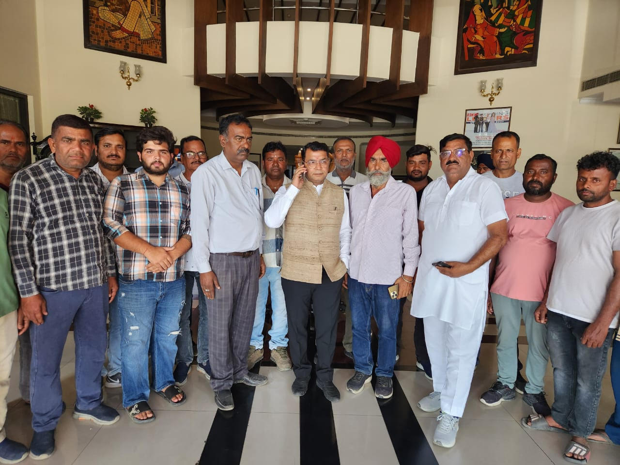 विधायक शिव अरोरा से मिला किसानो का प्रतिनिधिमंडल, जिलाधिकारी ने दिया आश्वासन 31 मार्च तक हुई  बुवाई पर नहीं होंगी कोई कार्यवाही