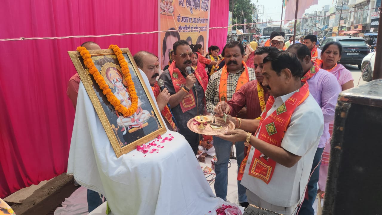 विधायक बेहड़ ने हनुमान मंदिर निकट दीनदयाल चौक पर हनुमान जयंती कार्यक्रम में हिस्सा  लिया, और15 लाख के विकास कार्यो का किया लोकार्पण