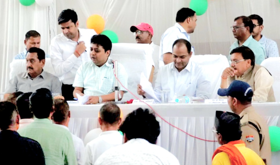 किच्छा तहसील दिवस में जिलाधिकारी नितिन सिंह भदौरिया ने आमजन की सुनी समस्याये 