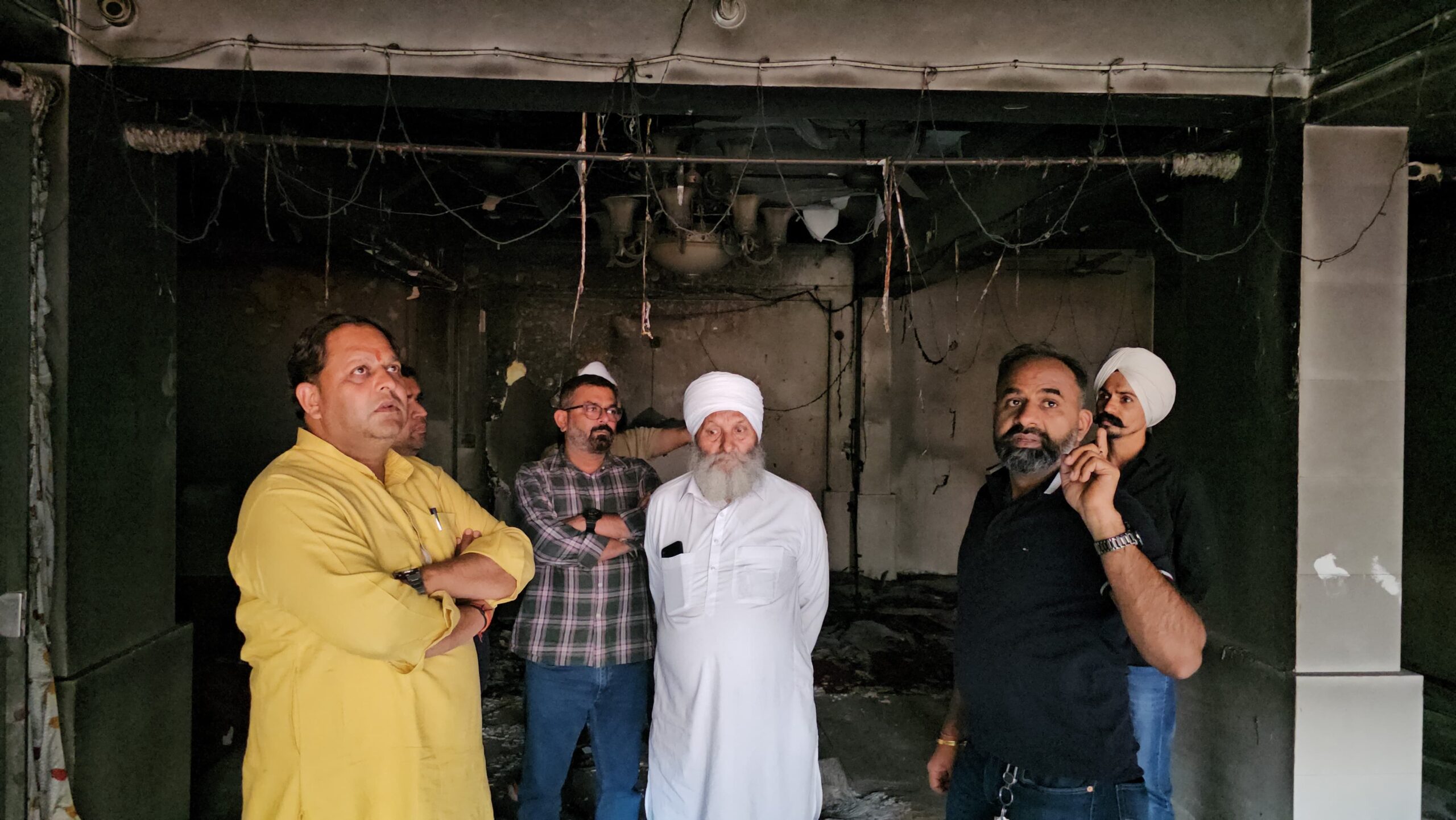 महापौर विकास शर्मा ने गुरूद्वारा में हुए अग्निकाण्ड का लिया जायजा, अब नगर निगम गुरूद्वारा में करायेगा सुधार