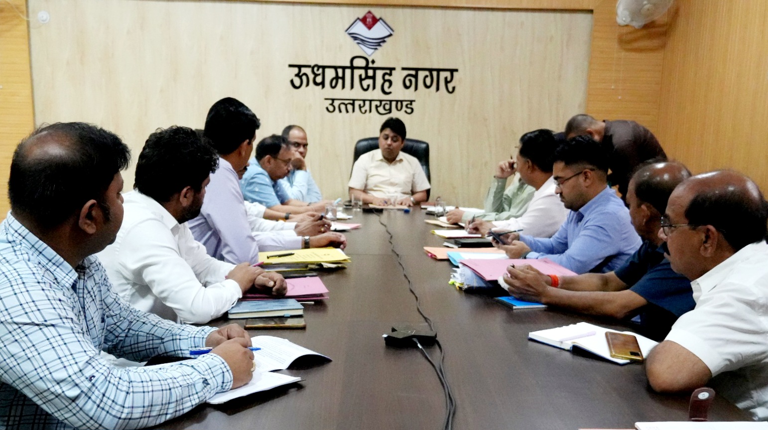 पंतनगर एयरपोर्ट विस्तारीकरण की जद में आ रहे कार्यालय, भवनों का शीघ्र ध्वस्तीकरण करने के निर्देश जिलाधिकारी नितिन सिंह भदौरिया ने दिये