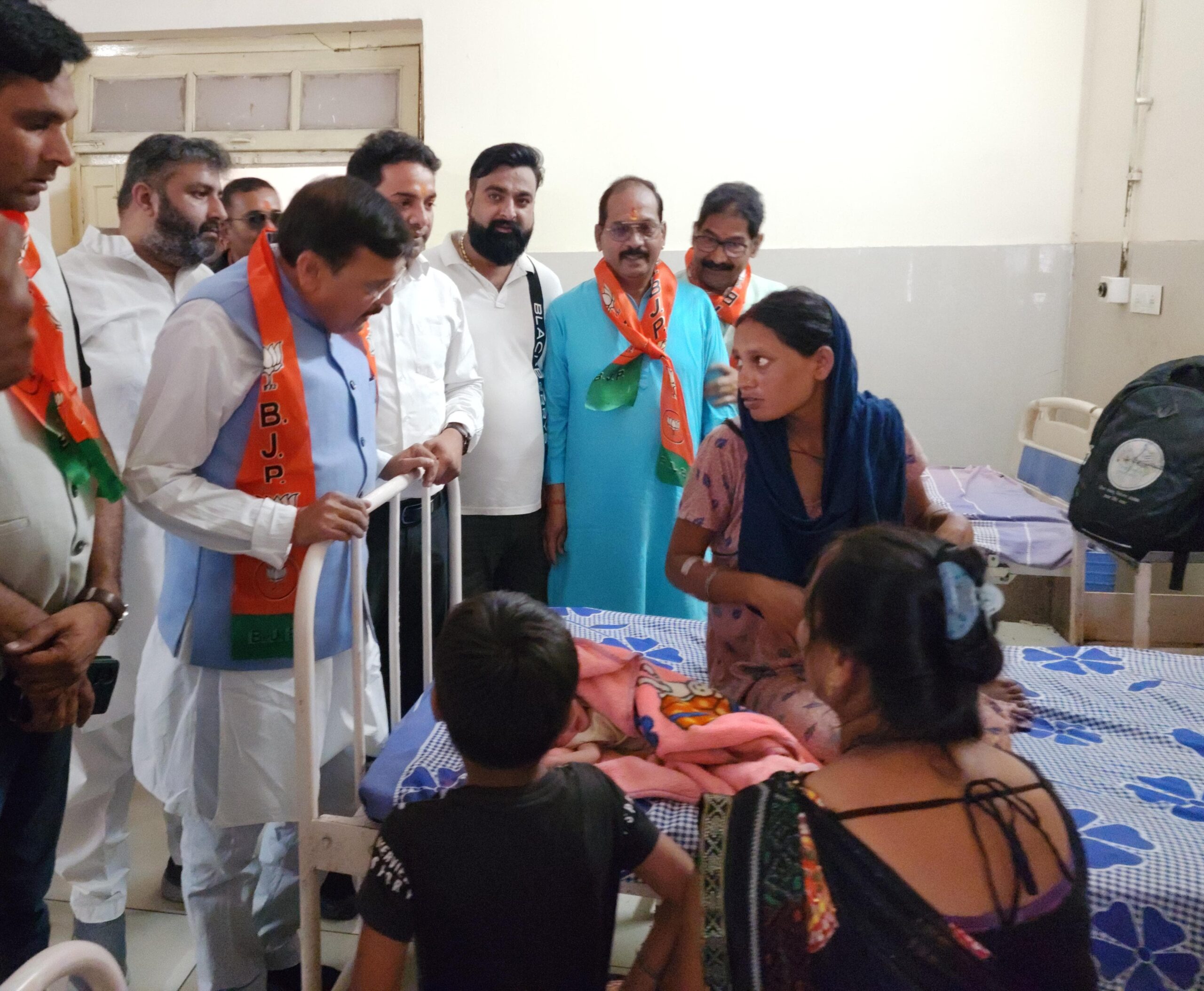 पूर्व विधायक राजेश शुक्ला ने किच्छा सीएचसी का किया निरीक्षण, स्वास्थ्य व्यवस्थाओं में सुधार को लेकर दिए निर्देश