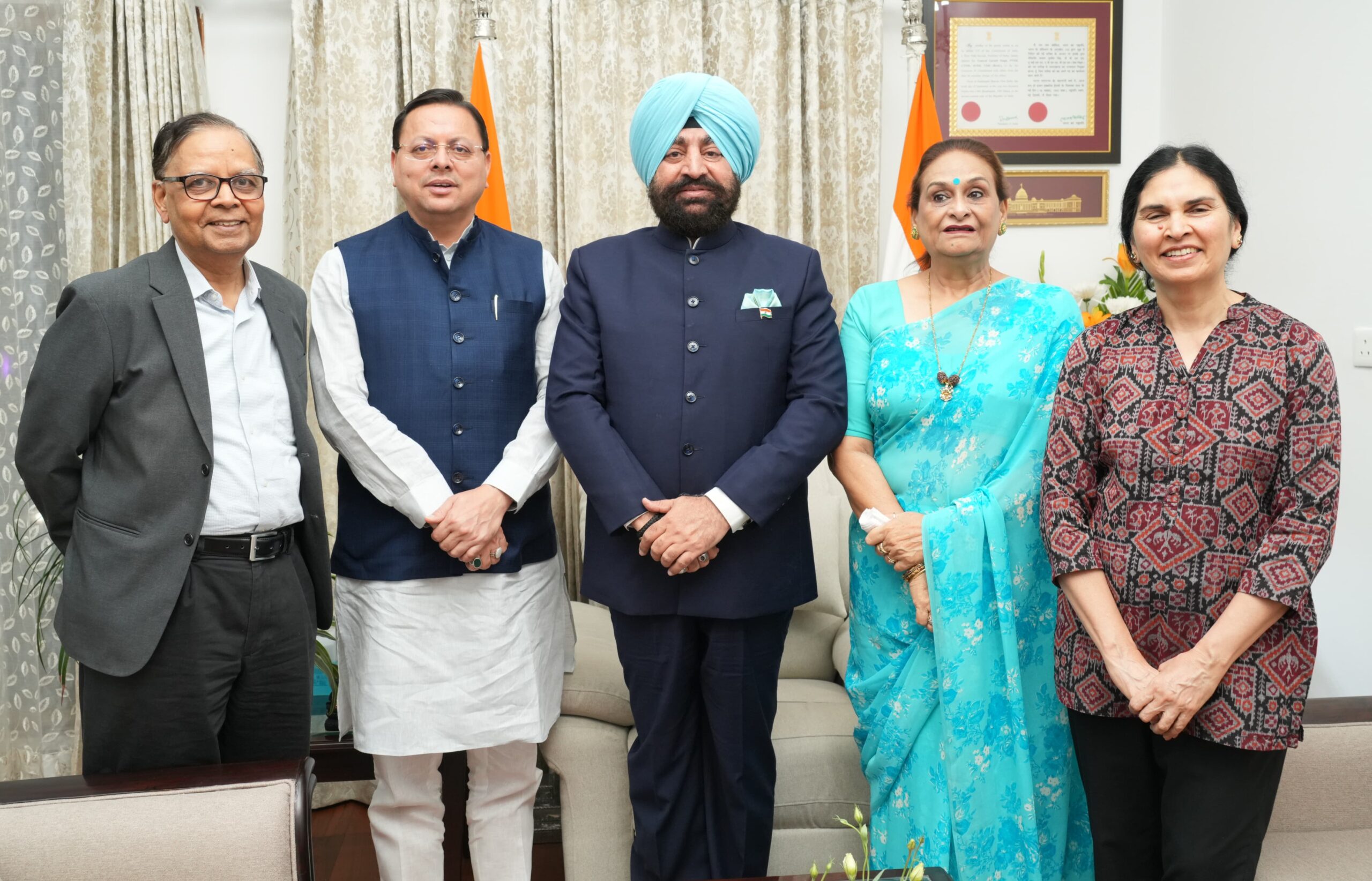 राजभवन में 16वें वित्त आयोग के प्रतिनिधिमंडल का भव्य स्वागत, उत्तराखंड की लोक संस्कृति से हुआ अतिथियों का अभिनंदन