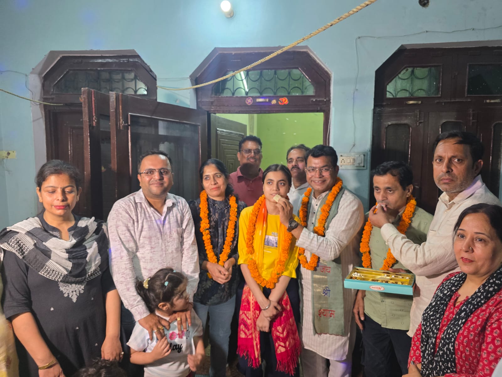 विधायक शिव अरोरा ने सीबीएसई12वी मे ऑल इंडिया मे सैकिंड और उत्तराखंड टॉपर कृतिका मदान और 10वी मे उत्तराखंड टॉप करने वाले रूद्र प्रताप को दी शुभकामनायें