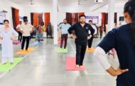 चंदोला होमियोपैथिक मेडिकल कॉलेज एंड हास्पिटल में योग दिवस मनाया गया 