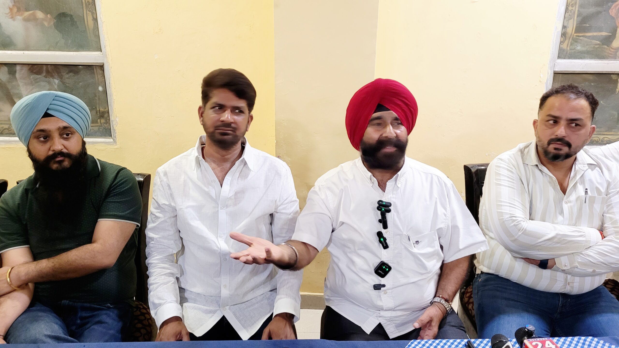 पूर्व कैबिनेट मंत्री एवं विधायक तिलक राज बेहड़ और किसान मोर्चा के प्रदेश अध्यक्ष हरेंद्र सिंह लाडी की ज़ुबानी जंग से राजनीति गरमाई