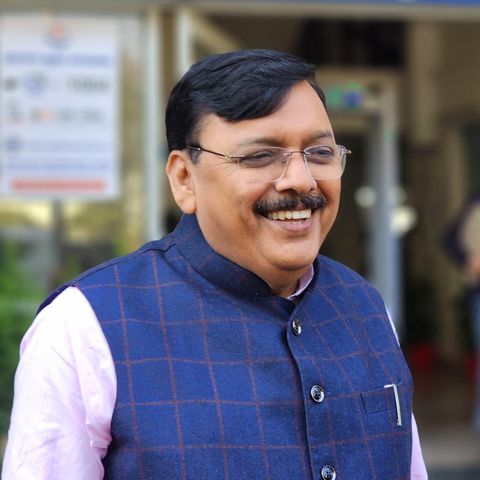 पूर्व विधायक राजेश शुक्ला ने कहा एयरपोर्ट विस्तारीकरण की जद में आ रहे भवनों पुनर्स्थापना से पहले हटाना अनुचित 