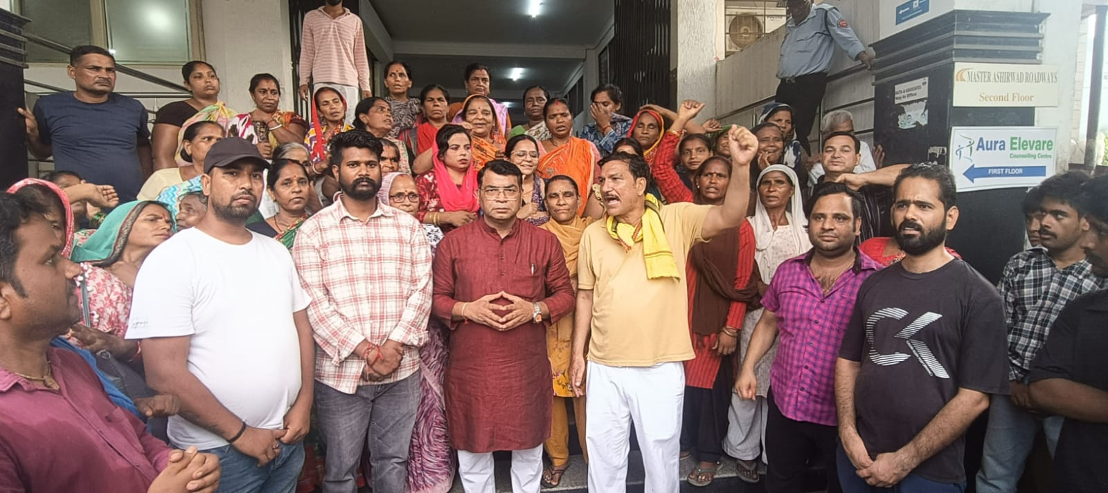 कल्याणी बेगूल नदी की जद मे आ रहे सैकड़ो परिवारों को मिली राहत, विधायक शिव अरोरा ने  जिलाधिकारी से वार्ता कर अतिक्रमण के नोटिस बाटने की कार्यवाही रुकवाई