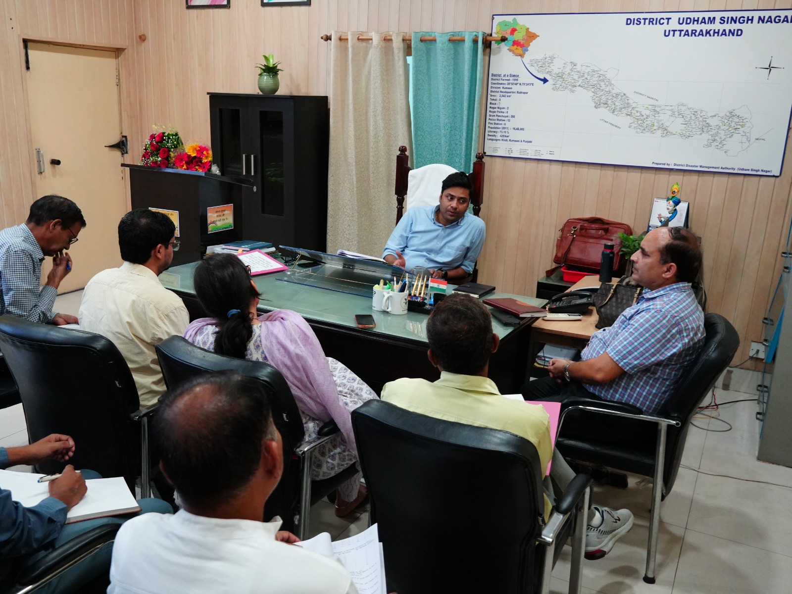 दिव्यांग मतदाताओं को सुलभ  मतदान सुविधा सुनिश्चित करने के लिए जिला स्तरीय समिति की बैठक