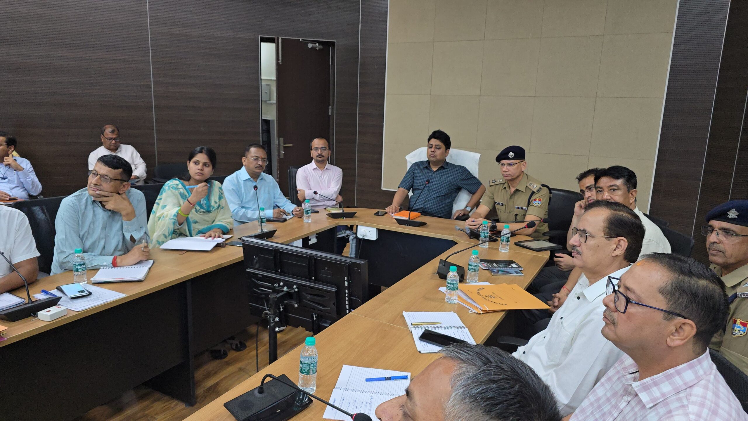 गृहमंत्री अमित शाह के प्रस्तावित दौरे को लेकर तैयारियाँ तेज, जिलाधिकारी ने की अधिकारियों के साथ बैठक