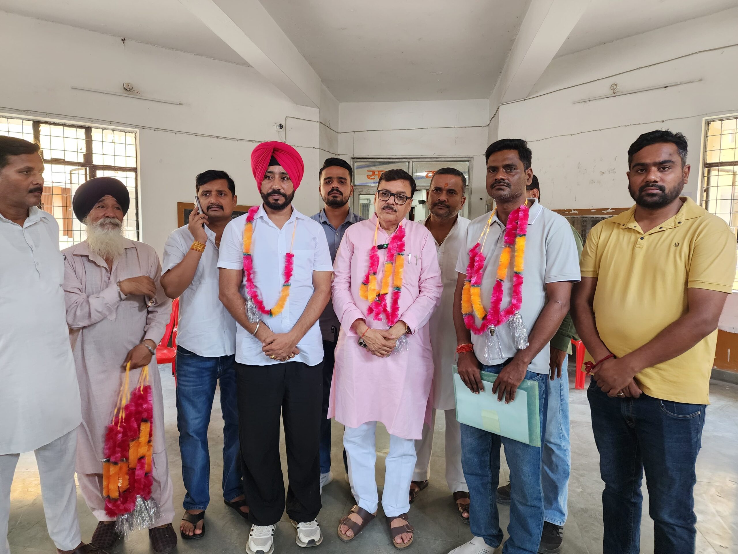 पूर्व विधायक राजेश शुक्ला की ऐसी रणनीति भाजपा प्रत्याशियों के समर्थन में दो-दो प्रत्याशियों ने नामांकन वापस लिया