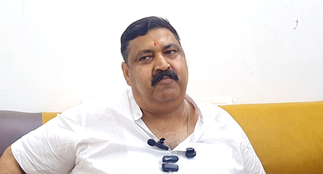 ब्रेकिंग न्यूज़ | रेनू गंगवार के पति सुरेश गंगवार पर हमला, एक हमलावर दबोचा – दो फरार