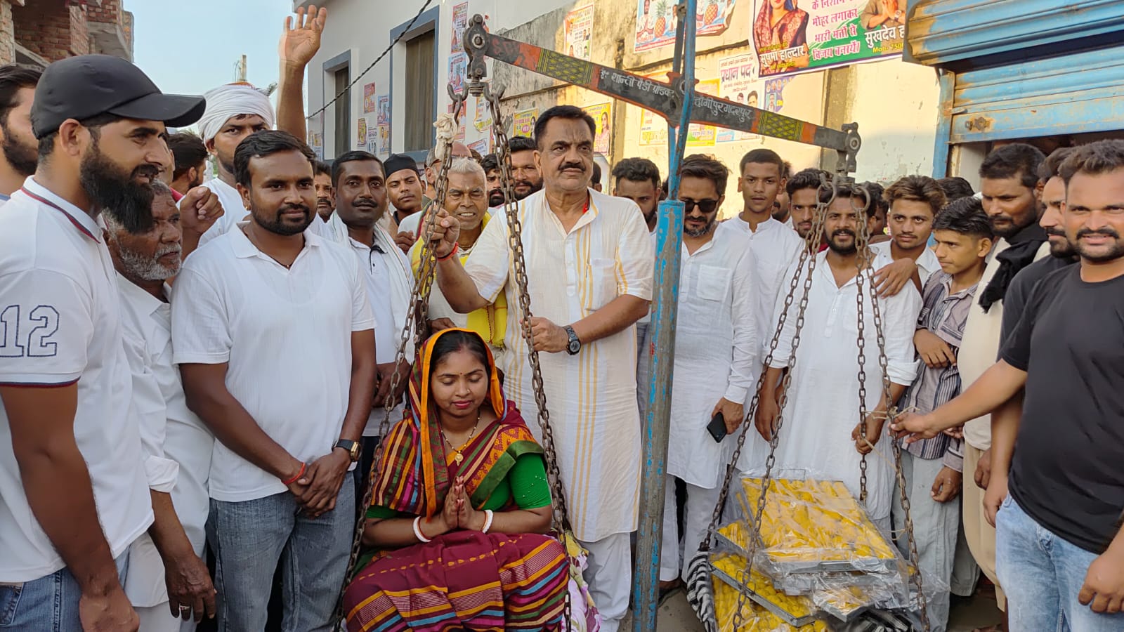 लड्डुओं से तौला गया : जाफरपुर और लम्बाखेड़ा में सुषमा हाल्दार का भव्य स्वागत