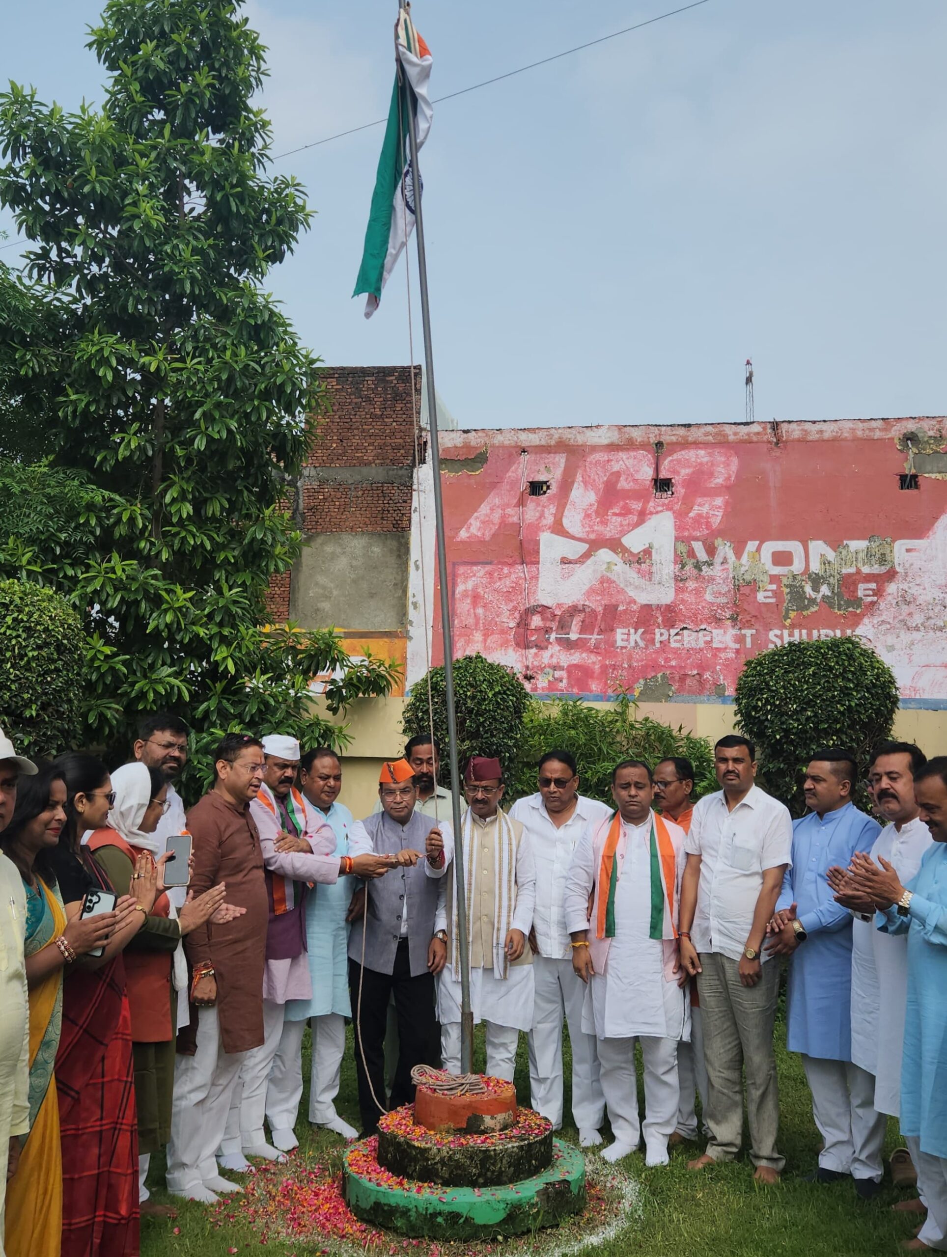 79 वे स्वतंत्रता दिवस पर  जिला अध्यक्ष कमल जिंदल ने भाजपा जिला कार्यालय पर किया ध्वजारोहण