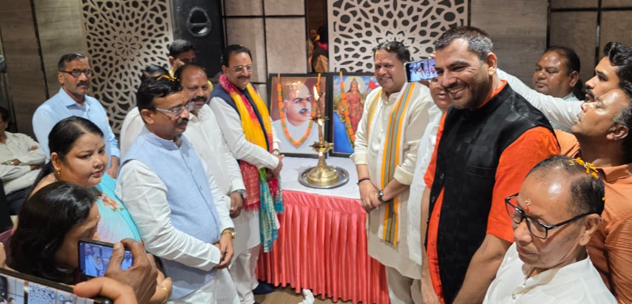 रुद्रपुर में प्रबुद्ध जन गोष्ठी में मोदी-धामी सरकार की उपलब्धियों पर चर्चा