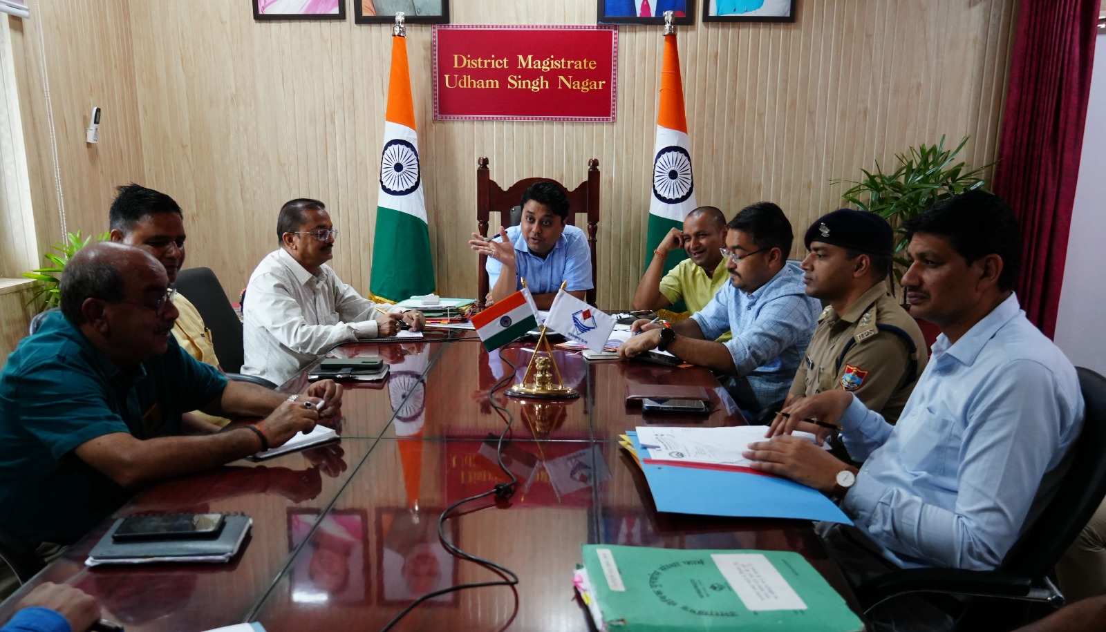 पंतनगर एयरपोर्ट विस्तारीकरण कार्य में तेजी लाने के निर्देश, जिलाधिकारी ने दी सख्त चेतावनी