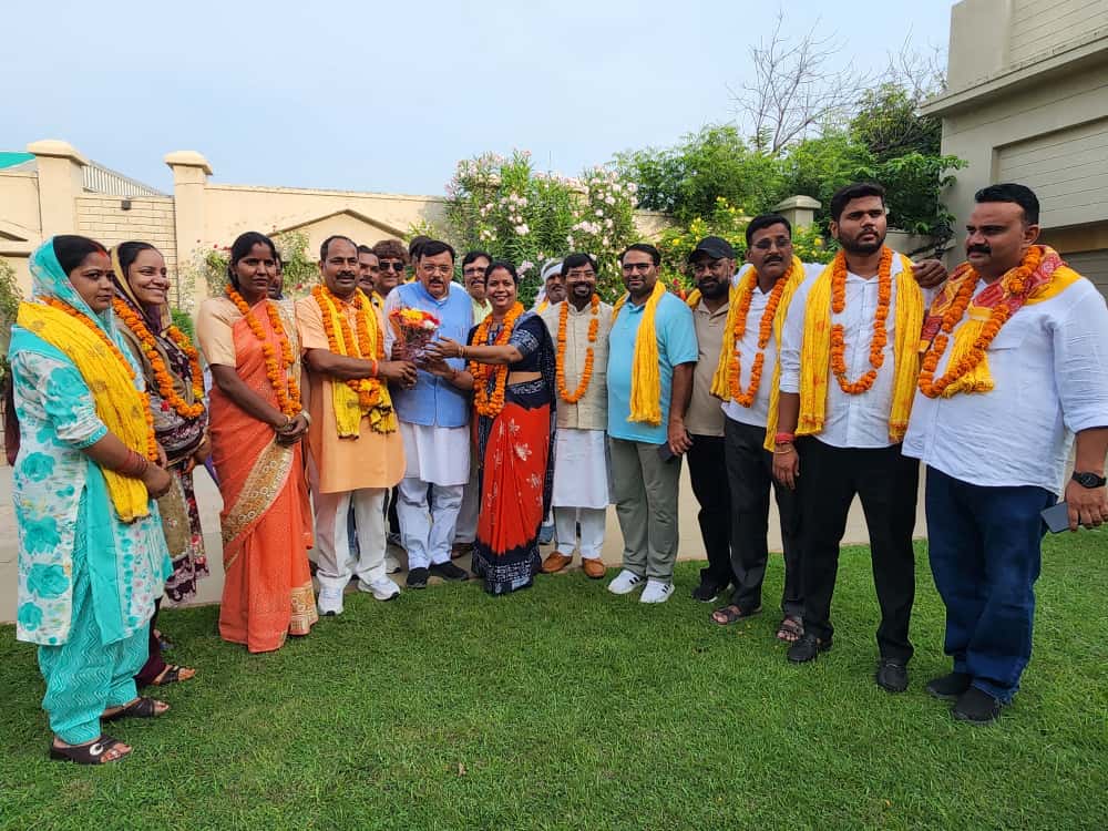 ग्राम प्रधानों की बैठक में वीरेंद्र यादव सर्वसम्मति से अध्यक्ष निर्वाचित, पूर्व विधायक राजेश शुक्ला ने दी शुभकामनाएं