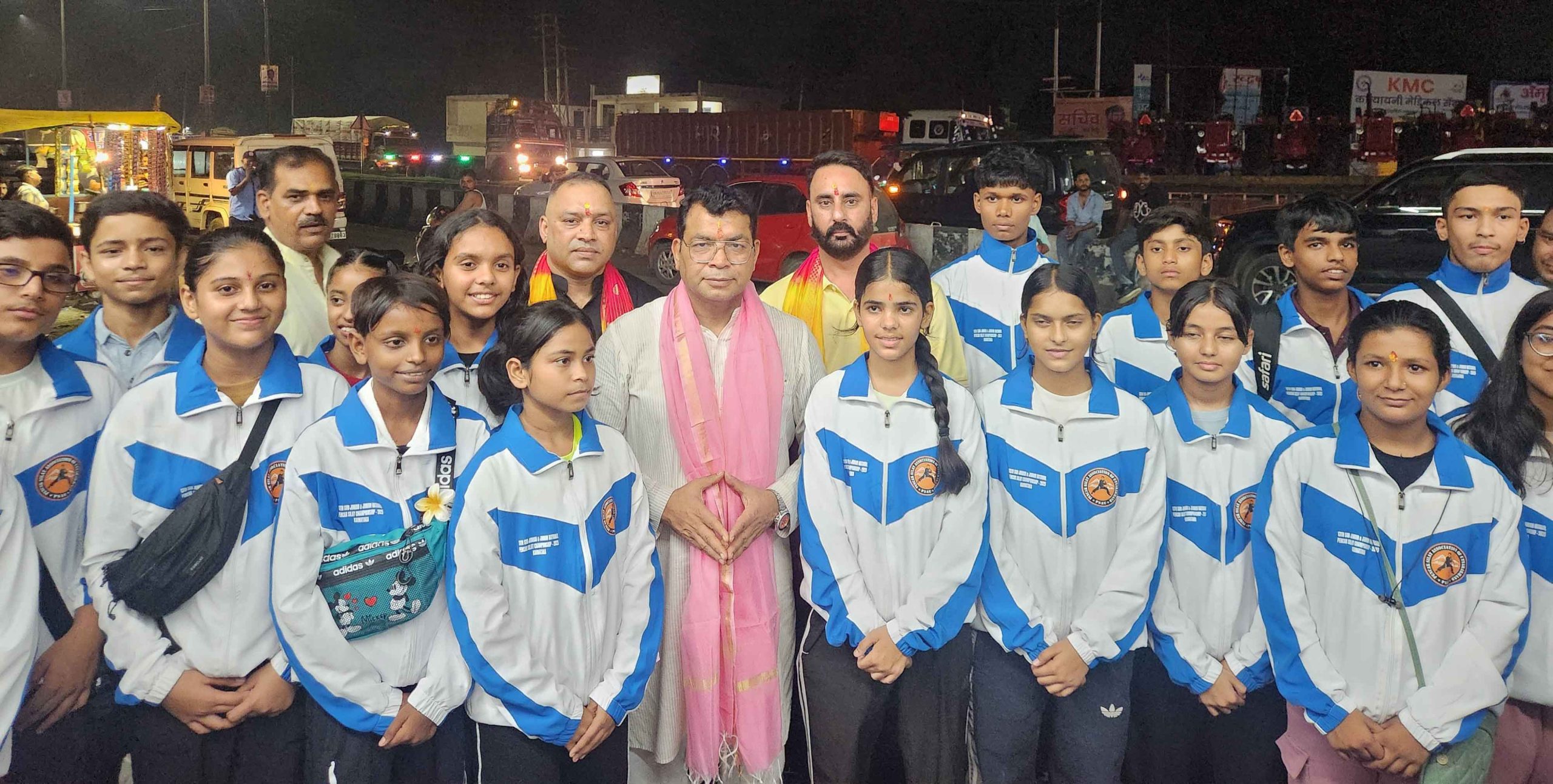 विधायक शिव अरोड़ा ने राष्ट्रीय पेंचक सिलाट प्रतियोगिता के लिए रूद्रपुर के खिलाड़ियों को कर्नाटक के लिये किया रवाना 