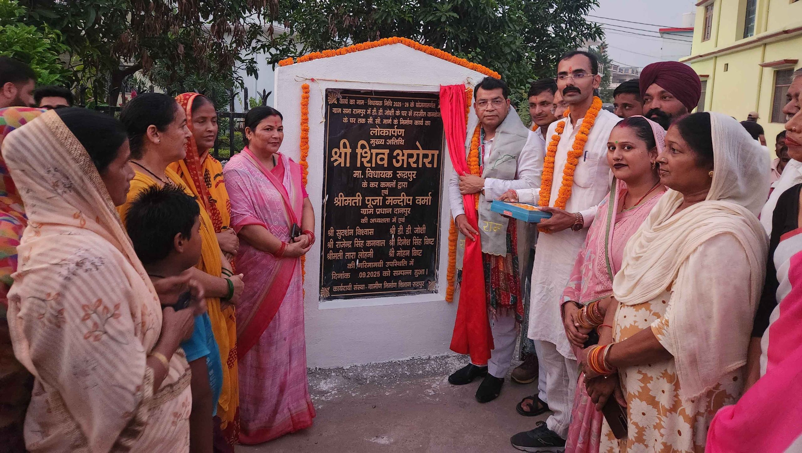 दानपुर में विकास को नई रफ्तार, विधायक शिव अरोरा ने किया सीसी मार्ग और शिव मंदिर टाइल्स का लोकार्पण