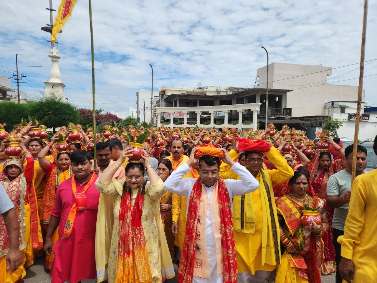 भव्य कलश यात्रा के साथ नवरंग वाटिका में श्रीरामकथा का आगाज़, विधायक शिव अरोरा रहे शामिल