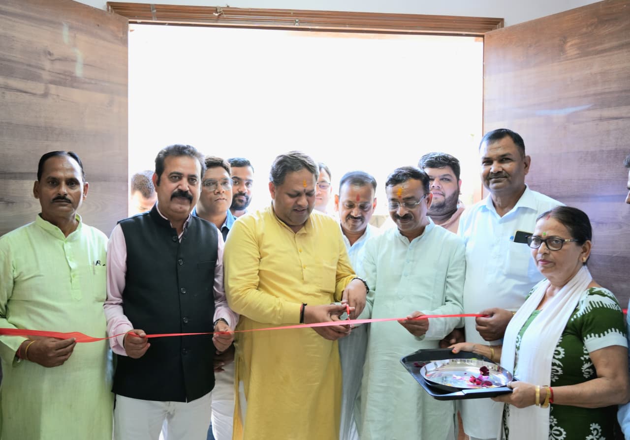 प्रदर्शनी में दिखी प्रधानमंत्री मोदी के जीवन संघर्ष और विकास गाथा की झलक