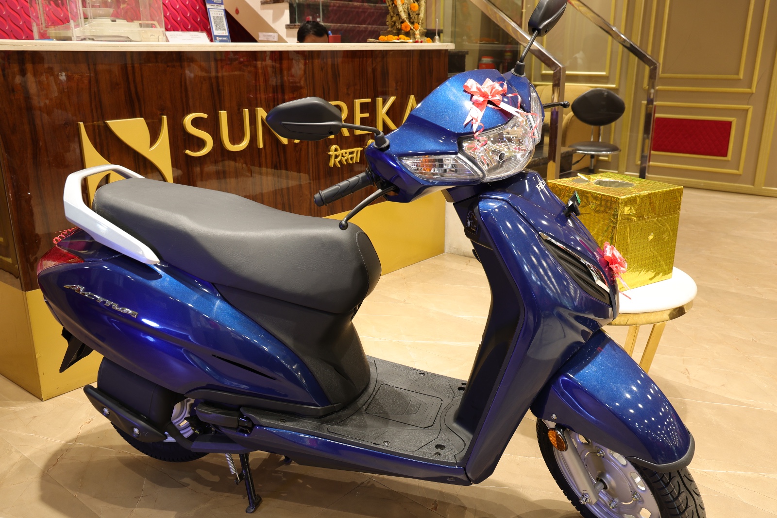 रुद्रपुर के बाद हल्द्वानी में भी चमकी किस्मत! सुनारीका By बंसल ज्वैलर्स की स्कूटी ड्रा में रिया जिंदल बनीं विजेता