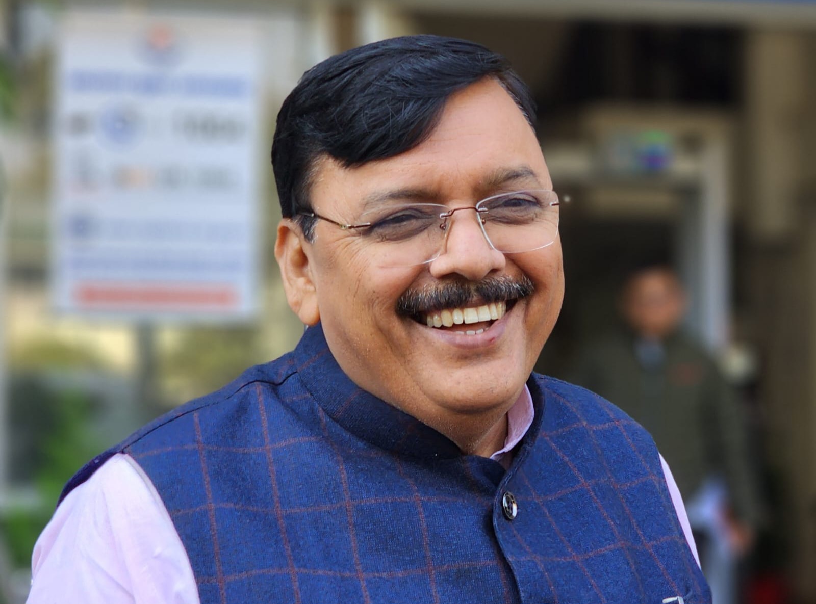 रंगों का पर्व होली सौहार्द और भाईचारे का संदेश देता है – पूर्व विधायक राजेश शुक्ला