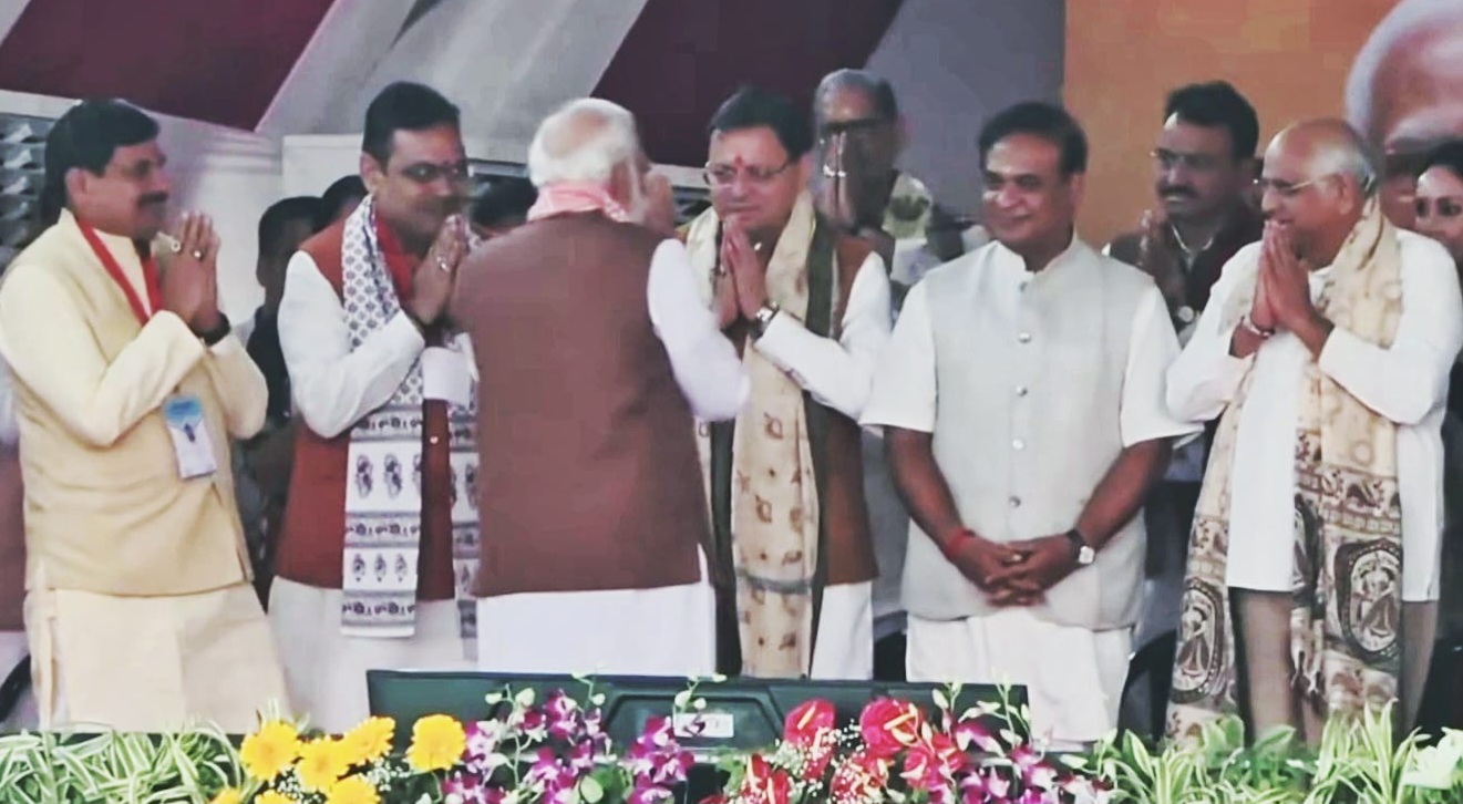 मुख्यमंत्री पुष्कर सिंह धामी पटना (बिहार) में नवनिर्वाचित सरकार के शपथ ग्रहण समारोह में हुए सम्मिलित