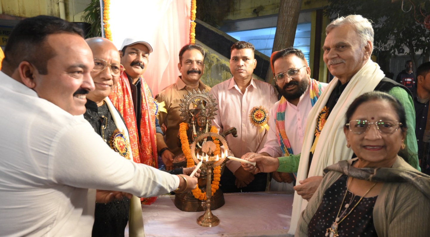 रूद्रपुर में गूंजीं कविताओं की स्वर-लहरियां : विराट कवि सम्मेलन में वीरता, हास्य और देशभक्ति का संगम