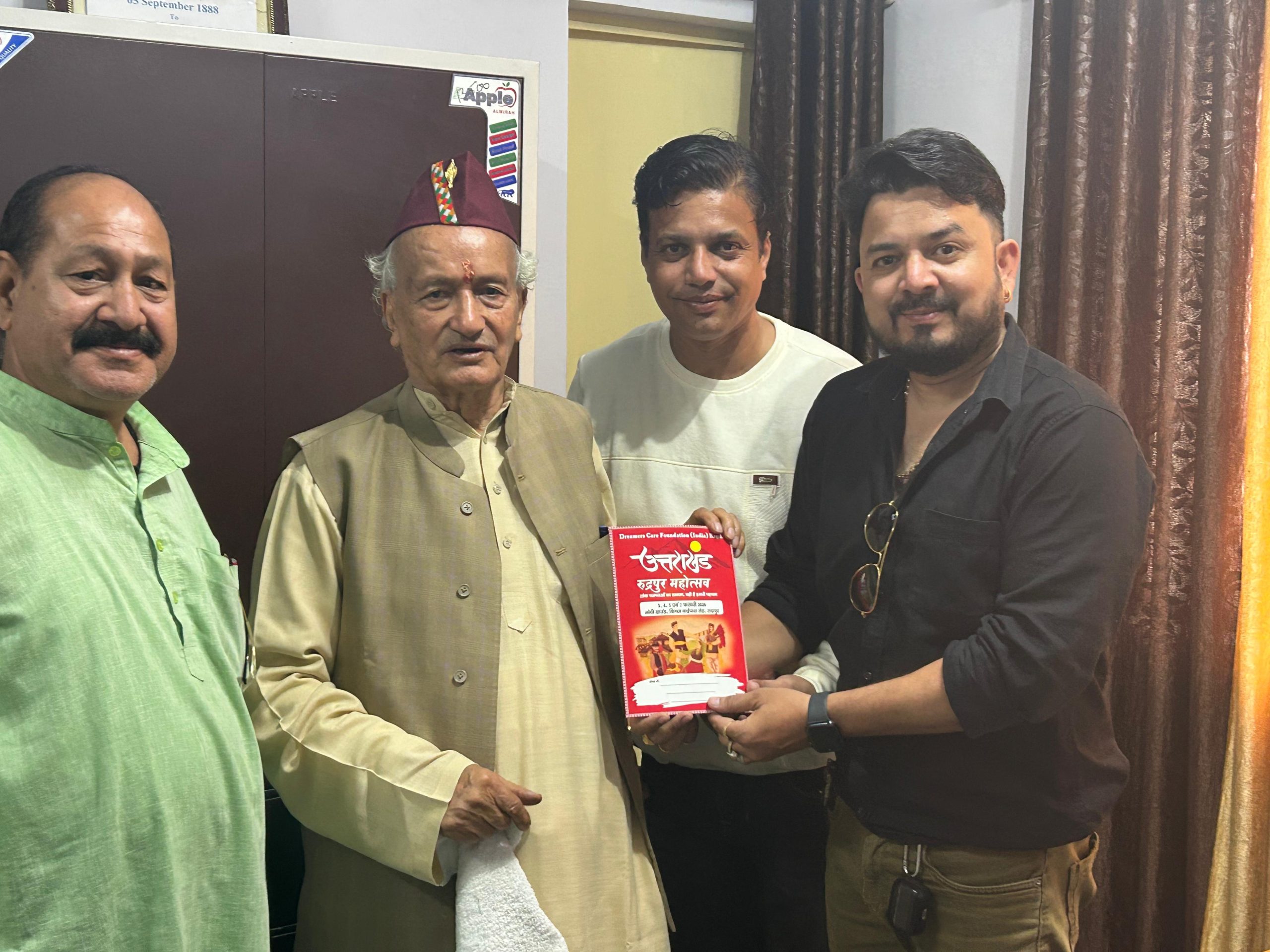 मुख्यमंत्री पुष्कर सिंह धामी और पूर्व मुख्यमंत्री भगत सिंह कोश्यारी को ड्रीमर्स केयर फाउंडेशन ने दिया ‘उत्तराखंड रुद्रपुर महोत्सव 2026’ का निमंत्रण