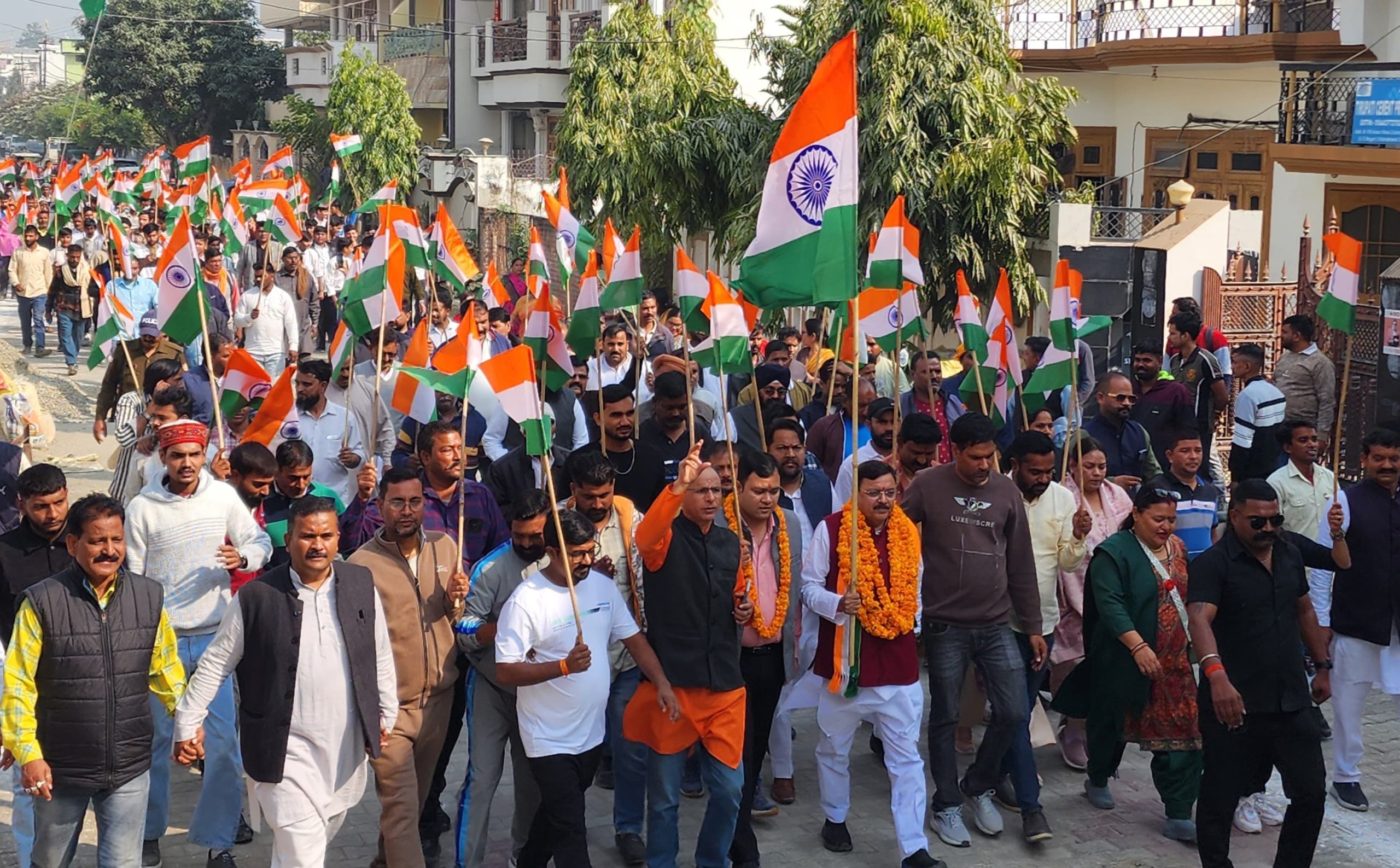 किच्छा में उमड़ा जनसैलाब: सरदार पटेल की 150वीं जयंती पर भव्य ‘एकता पदयात्रा’, हजारों हाथों में तिरंगा