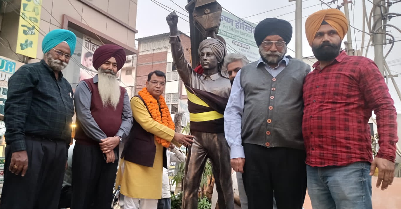 रुद्रपुर को मिली पहली आदमकद कास्य प्रतिमा - भगत सिंह चौक का बदला स्वरूप, विधायक शिव अरोरा ने पूरा किया वादा