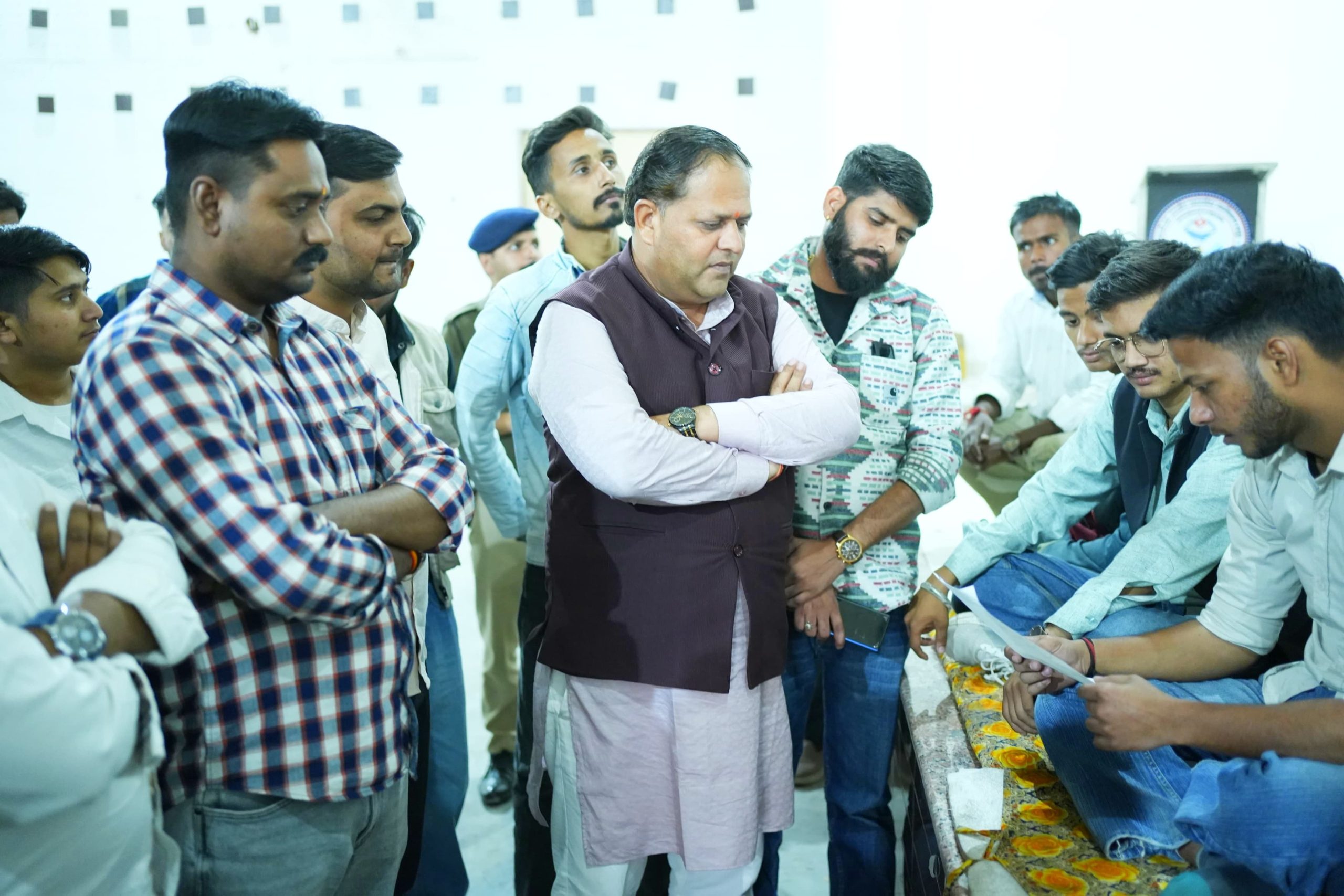 महापौर विकास शर्मा के आश्वासन पर समाप्त हुआ छात्रों का धरना, मांगें मुख्यमंत्री के समक्ष रखी जाएंगी