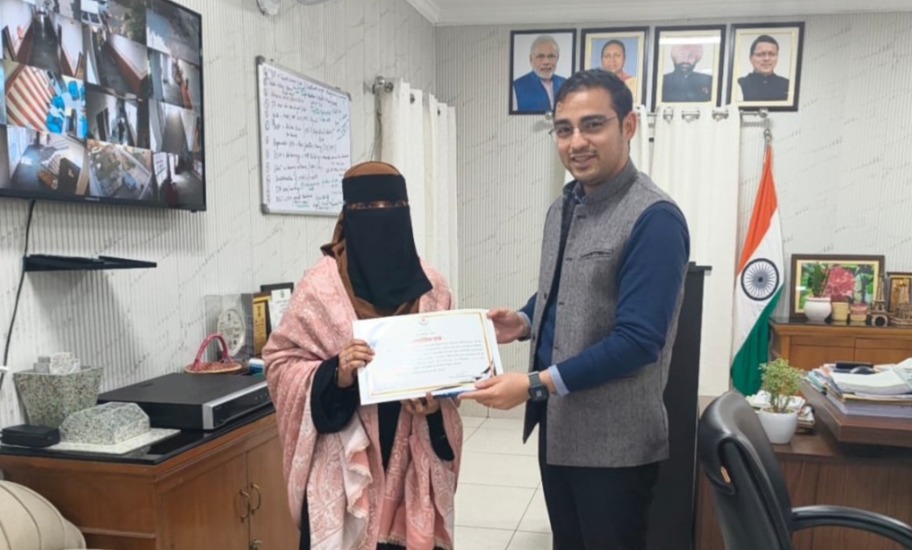 विश्व अल्पसंख्यक अधिकार दिवस पर मेधावी अल्पसंख्यक बालिकाएँ सम्मानित, सीडीओ दिवेश शाशनी ने बढ़ाया हौसला