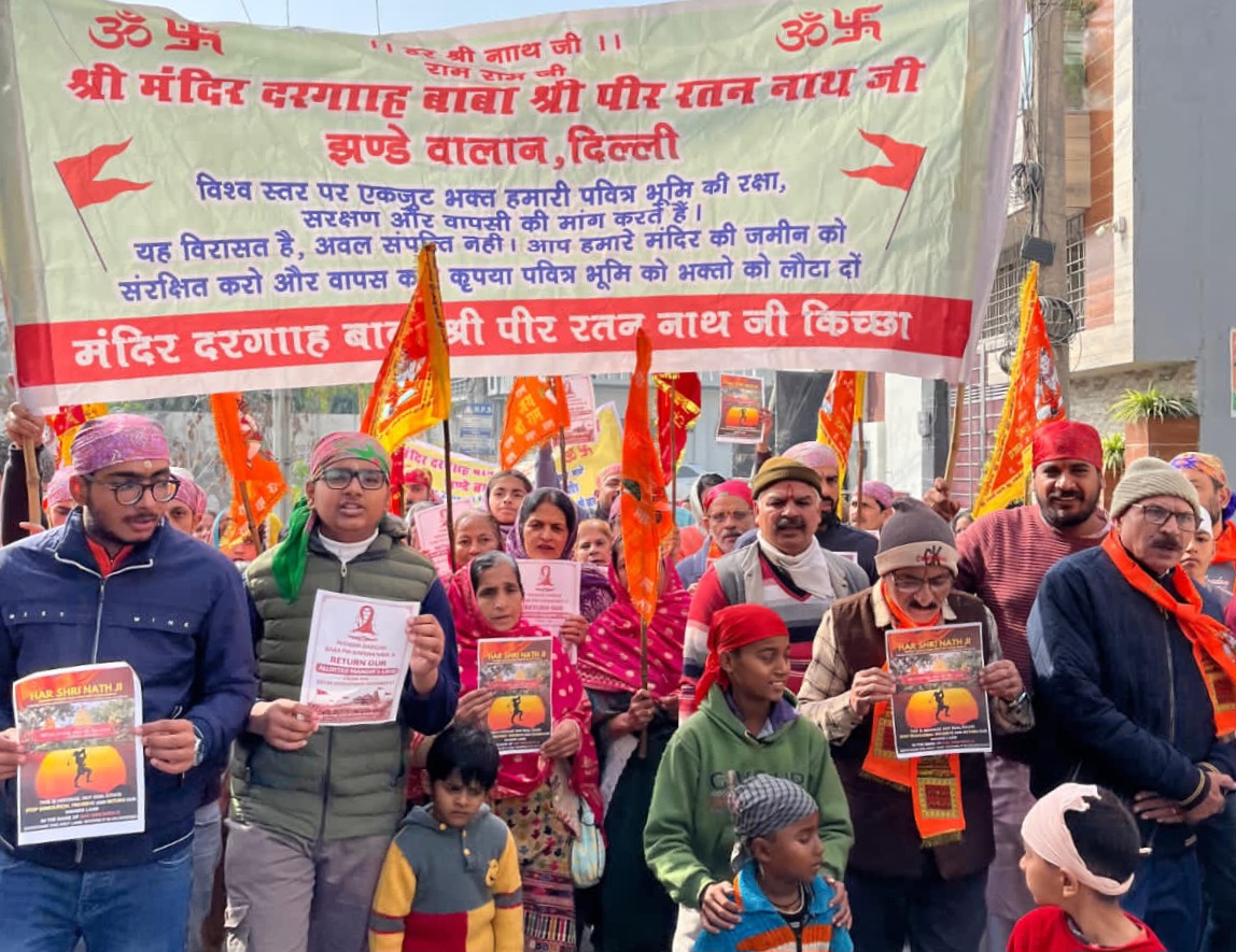 दिल्ली के प्राचीन पीर रतन नाथ मंदिर पर बुलडोजर कार्रवाई से उबाल, किच्छा में हर श्री नाथ मंदिर के सेवकों का रोष मार्च