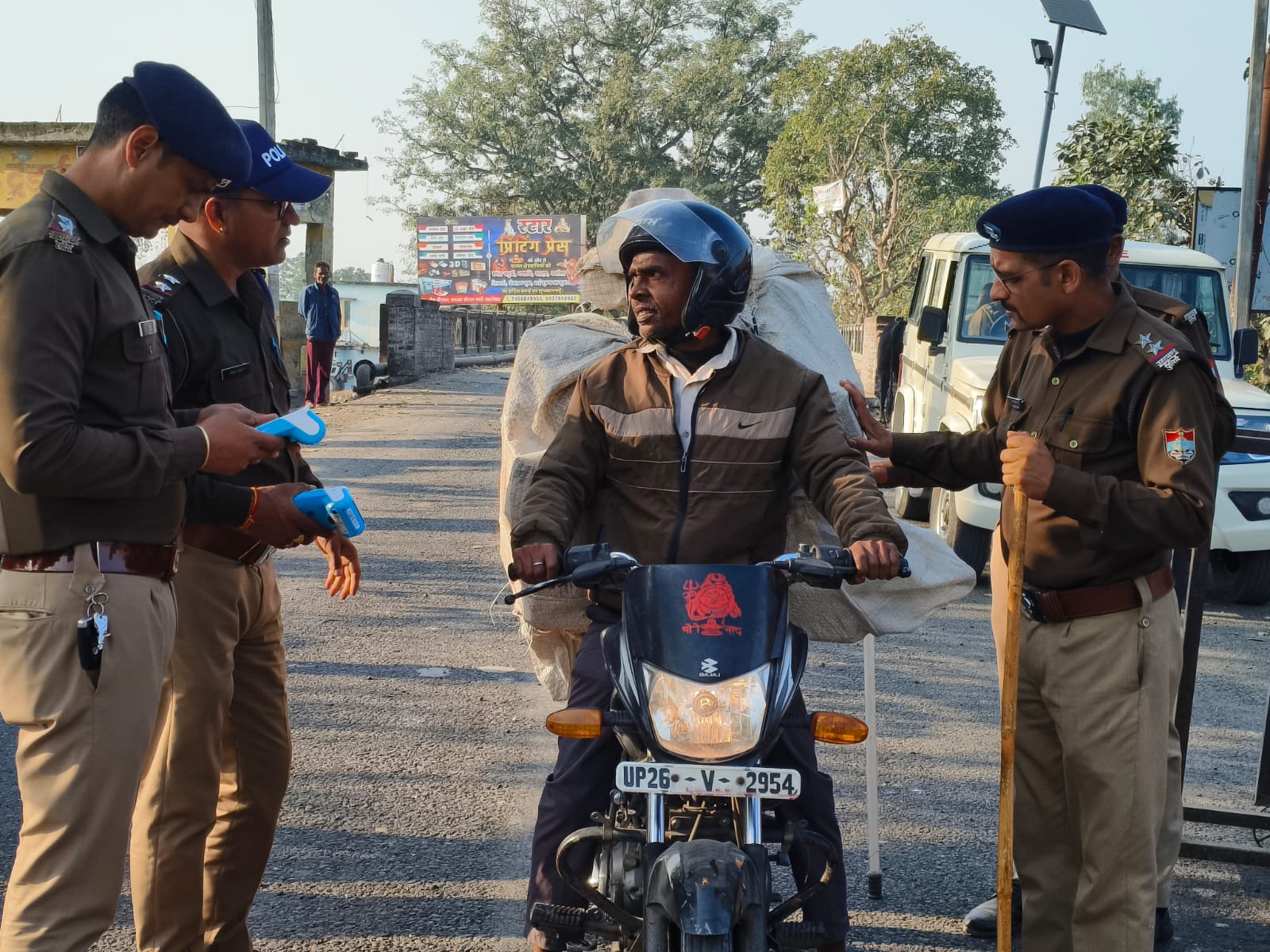 एसएसपी के निर्देश पर ऊधम सिंह नगर पुलिस का सघन चेकिंग अभियान, एंट्री–एग्ज़िट पॉइंट्स से भीड़भाड़ वाले क्षेत्रों तक बढ़ी निगरानी