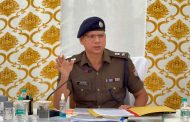 क्रिसमस–नववर्ष पर अलर्ट मोड में पुलिस: एसएसपी मणिकांत मिश्रा ने मासिक अपराध समीक्षा में दिए सख़्त सुरक्षा निर्देश, 17 पुलिसकर्मी सम्मानित