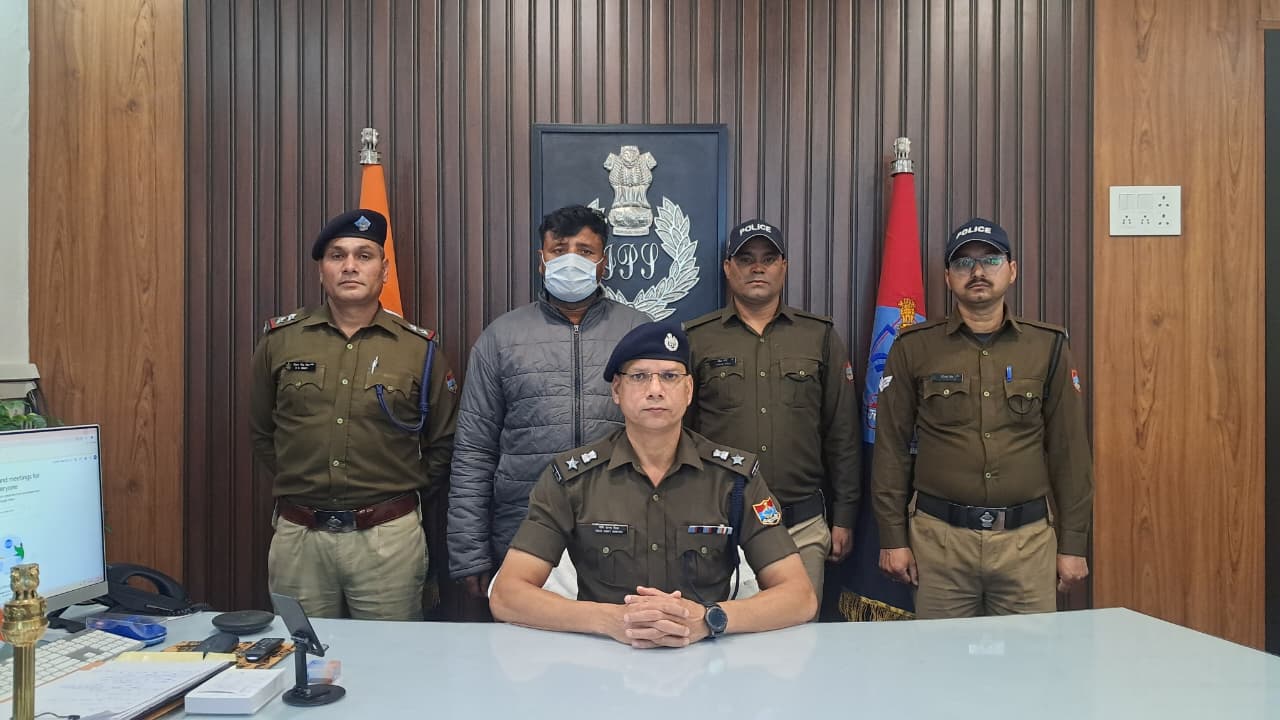 सरकारी भूमि पर फर्जीवाड़ा कर बेचने का प्रयास: SSP मणिकांत मिश्रा के सख्त निर्देश पर शातिर असगर अली गिरफ्तार