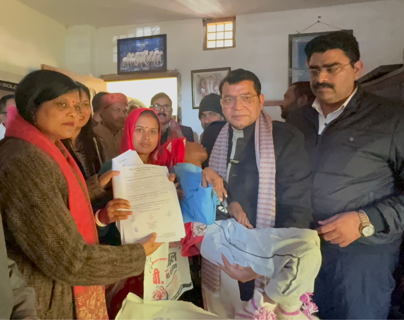 जन जन की सरकार जन जन के द्वार कार्यक्रम मे 13 साल से भटक रहे बच्चे का 13 मिनट मे बना विकलांग प्रमाण पत्र