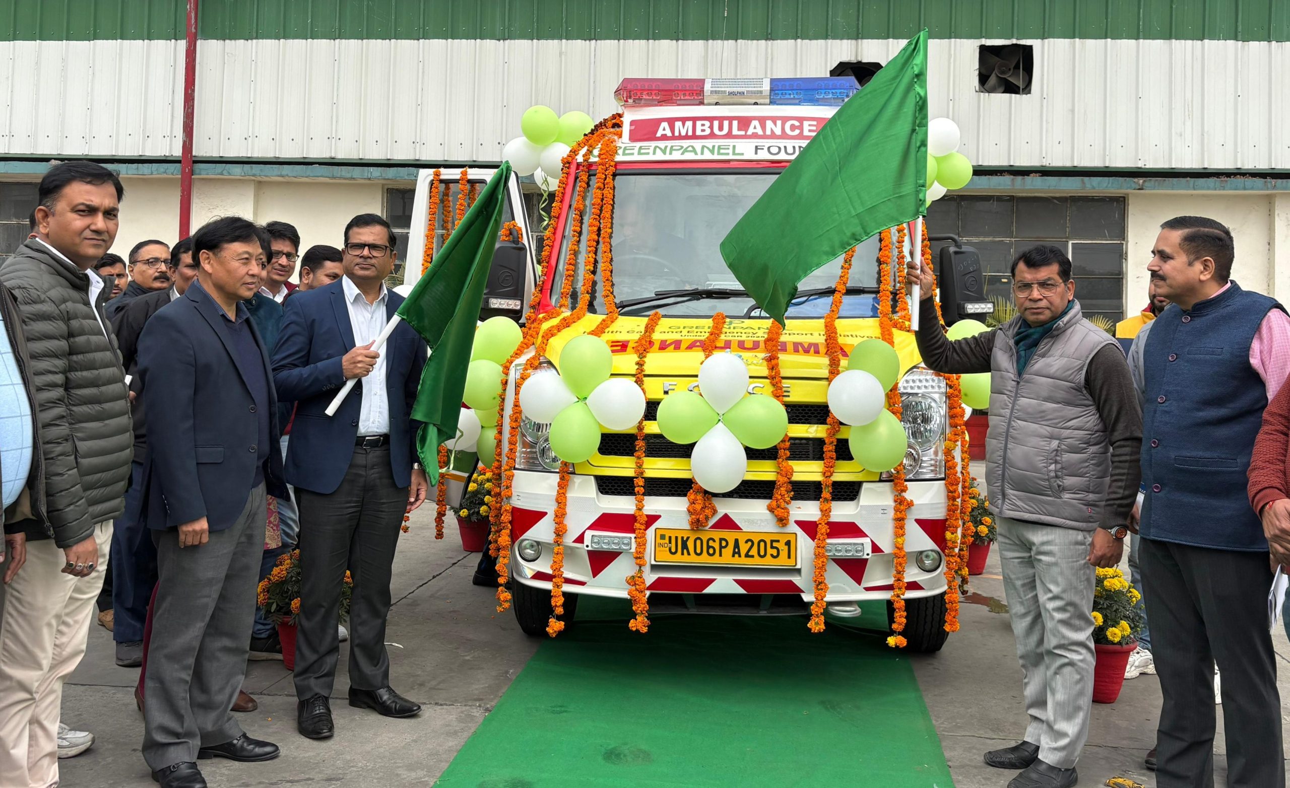 विधायक शिव अरोरा के प्रयासों से रुद्रपुर मेडिकल कॉलेज को मिली पहली ट्रॉमा लाइफ सपोर्ट सी-टाइप एम्बुलेंस