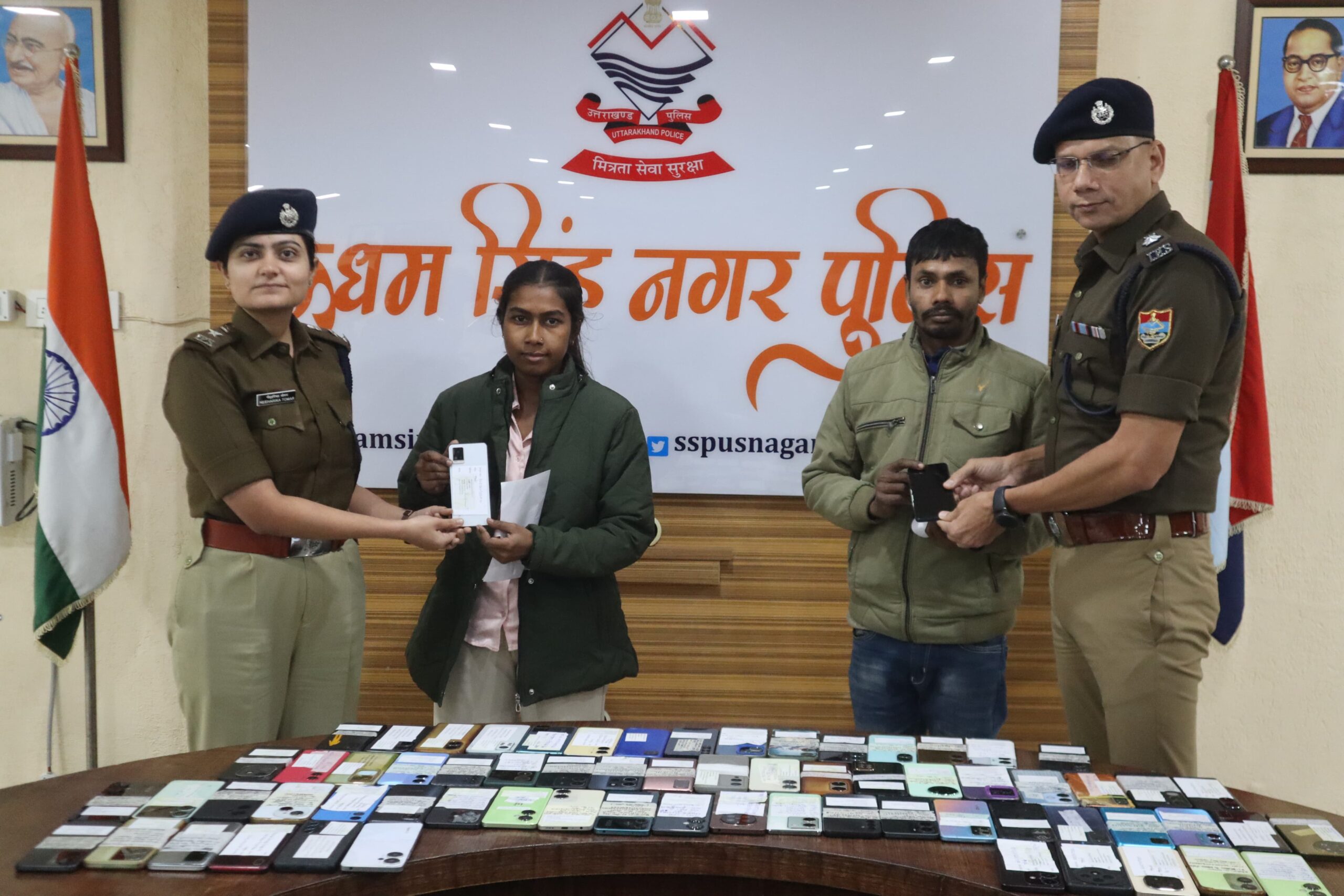 नववर्ष पर एसएसपी मणिकांत मिश्रा की सराहनीय पहल, 25 लाख के 110 खोए मोबाइल लौटाकर लोगों के चेहरे पर लाई मुस्कान