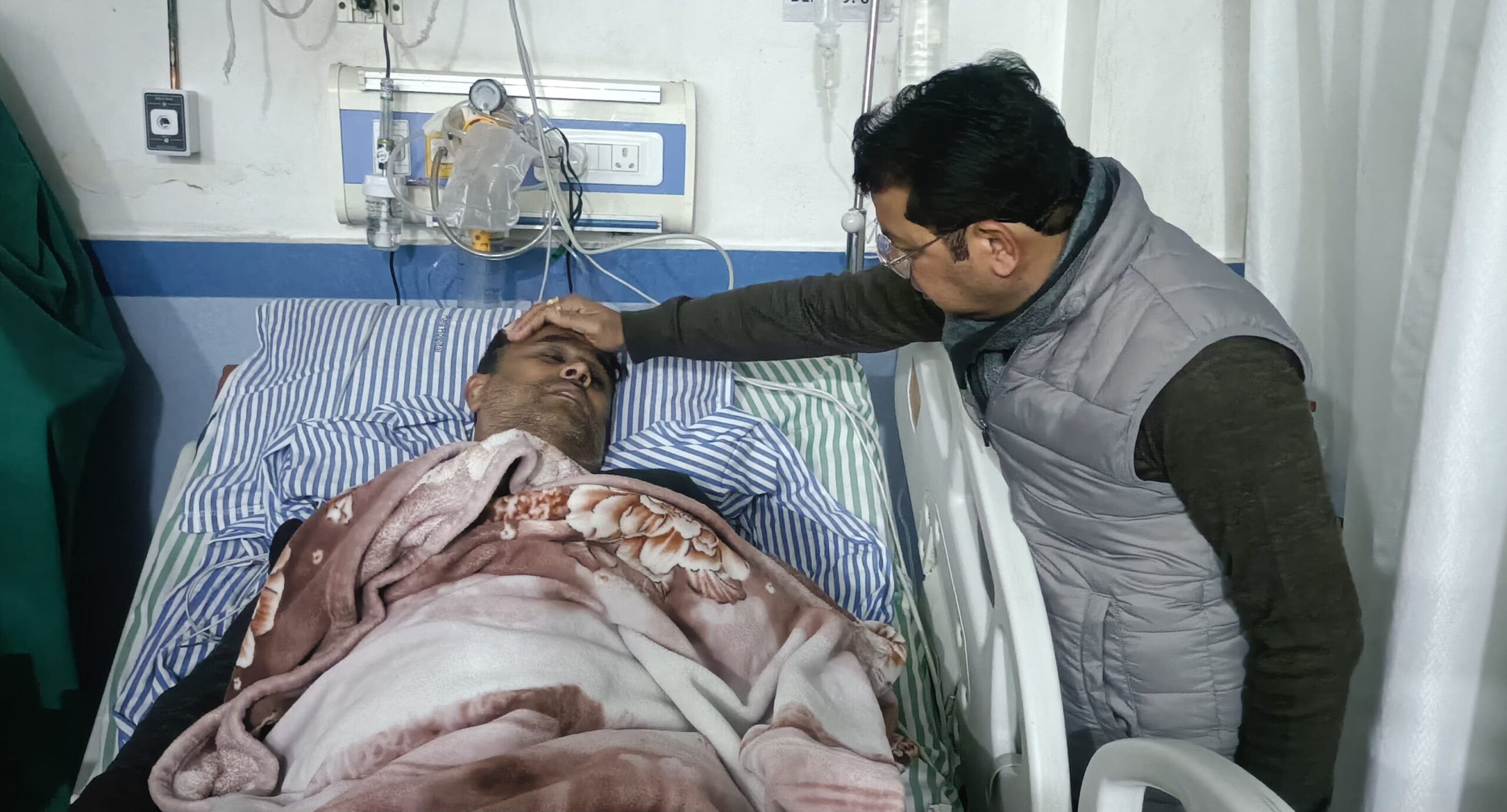 पार्षद सौरभ बेहड़ पर हमले के बाद अस्पताल पहुंचे विधायक शिव अरोरा, SSP से की कड़ी कार्रवाई की मांग