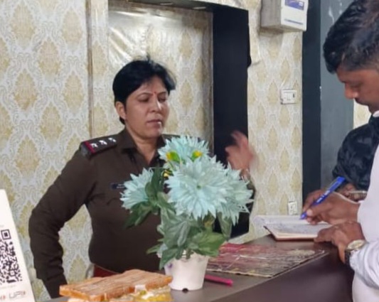 एसएसपी मणिकांत मिश्रा के सख्त निर्देशों में AHTU की बड़ी कार्रवाई, होटलों-कैफे पर छापेमारी से मचा हड़कंप