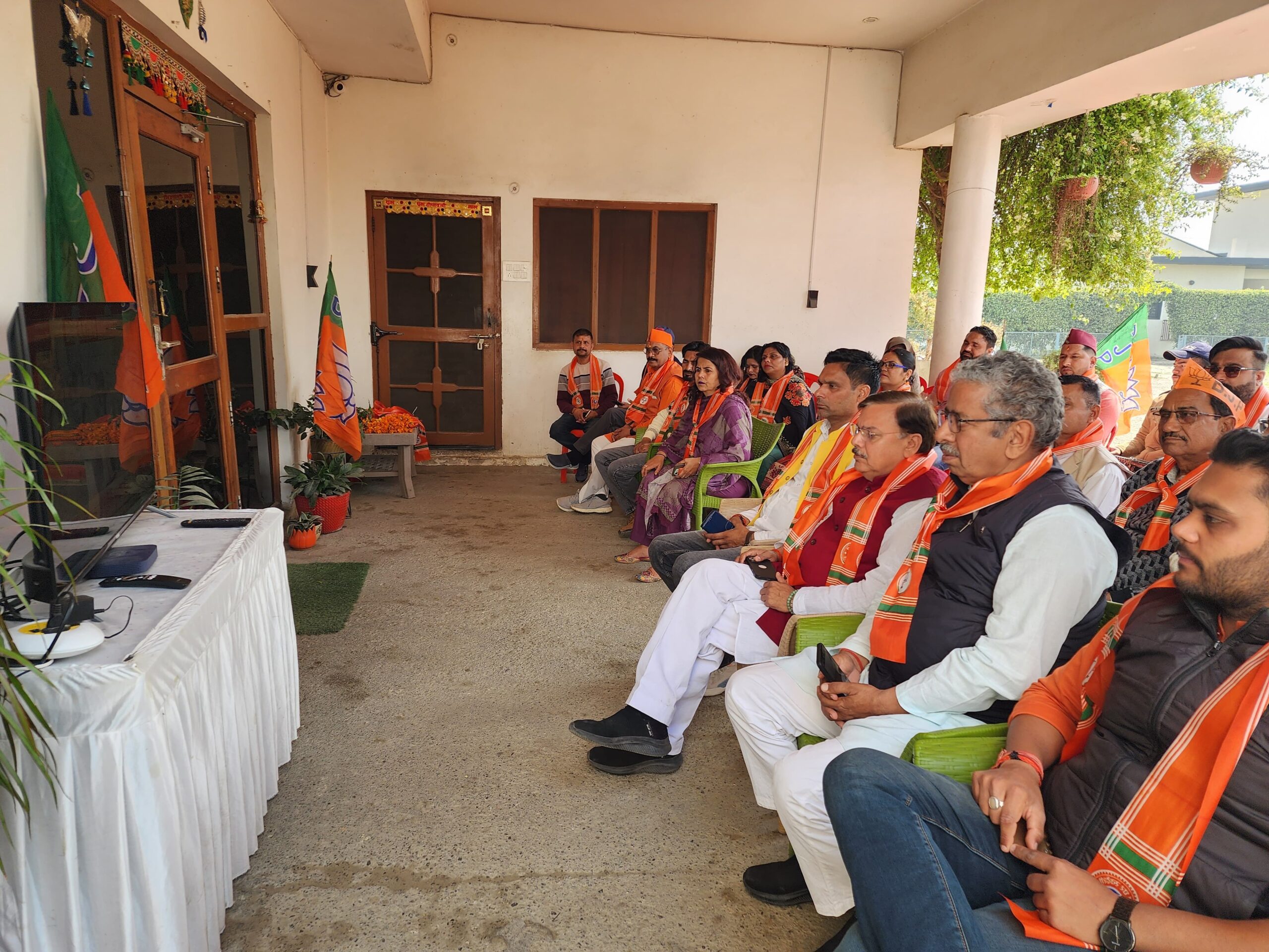 बूथ 121 पर सुना गया मन की बात, पूर्व विधायक राजेश शुक्ला बोले, राष्ट्र निर्माण का जन-आंदोलन