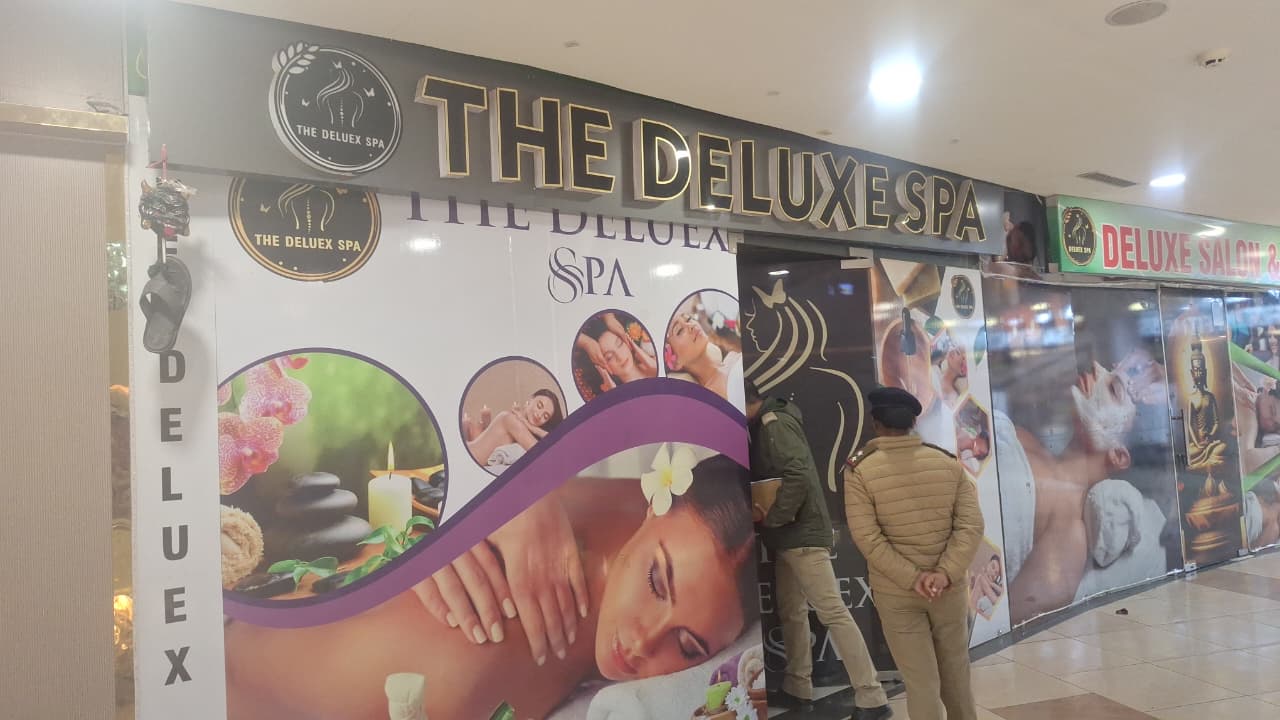 ऊधम सिंह नगर पुलिस की बड़ी कार्रवाई: 10 से अधिक अवैध स्पा सेंटर सील, 50 हजार के चालान