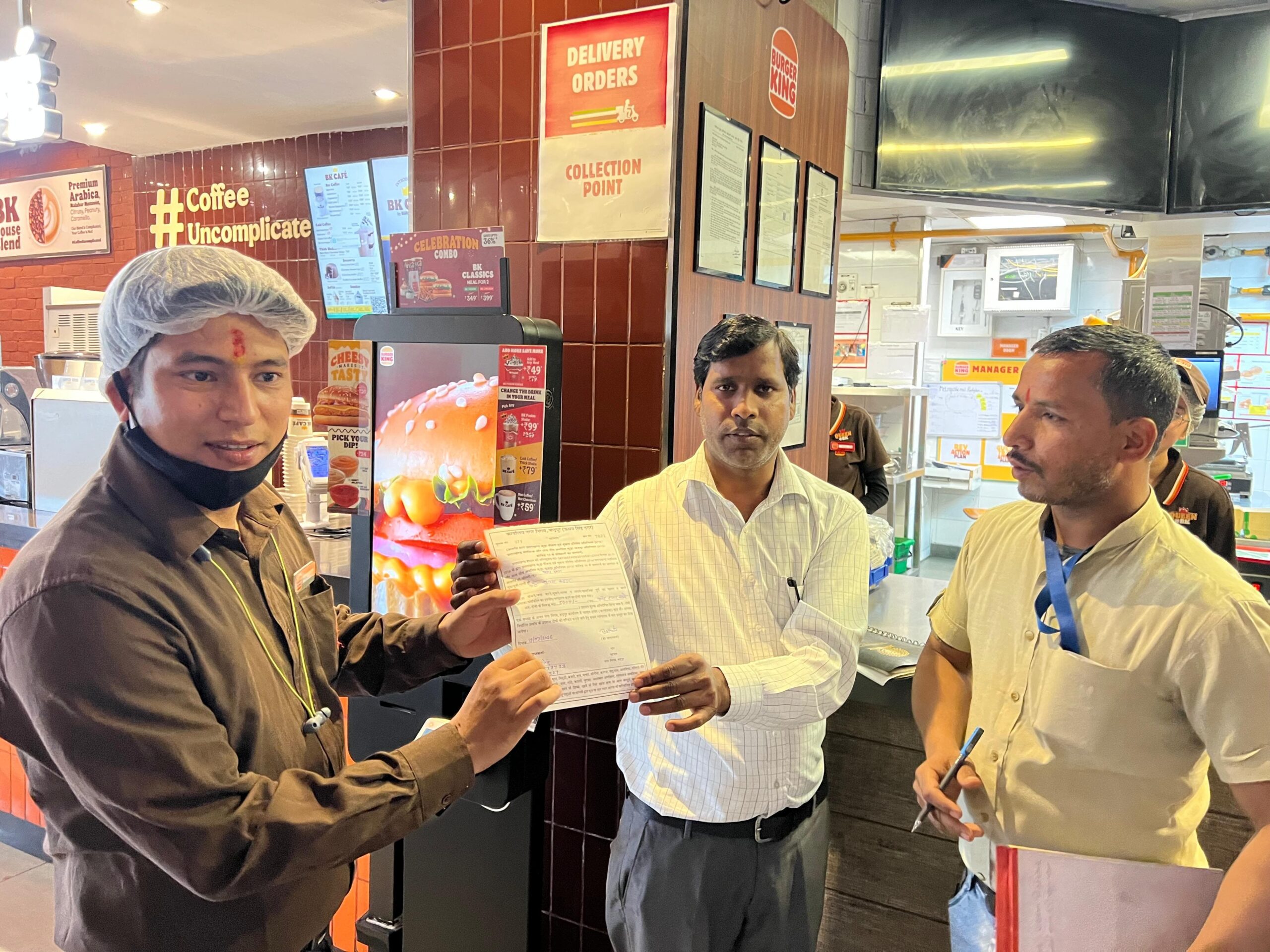 नगर निगम रुद्रपुर क्षेत्र में प्रतिबंध के बावजूद नॉनवेज बेचने पर दो नामी गिरामी प्रतिष्ठानों के कटे चालान