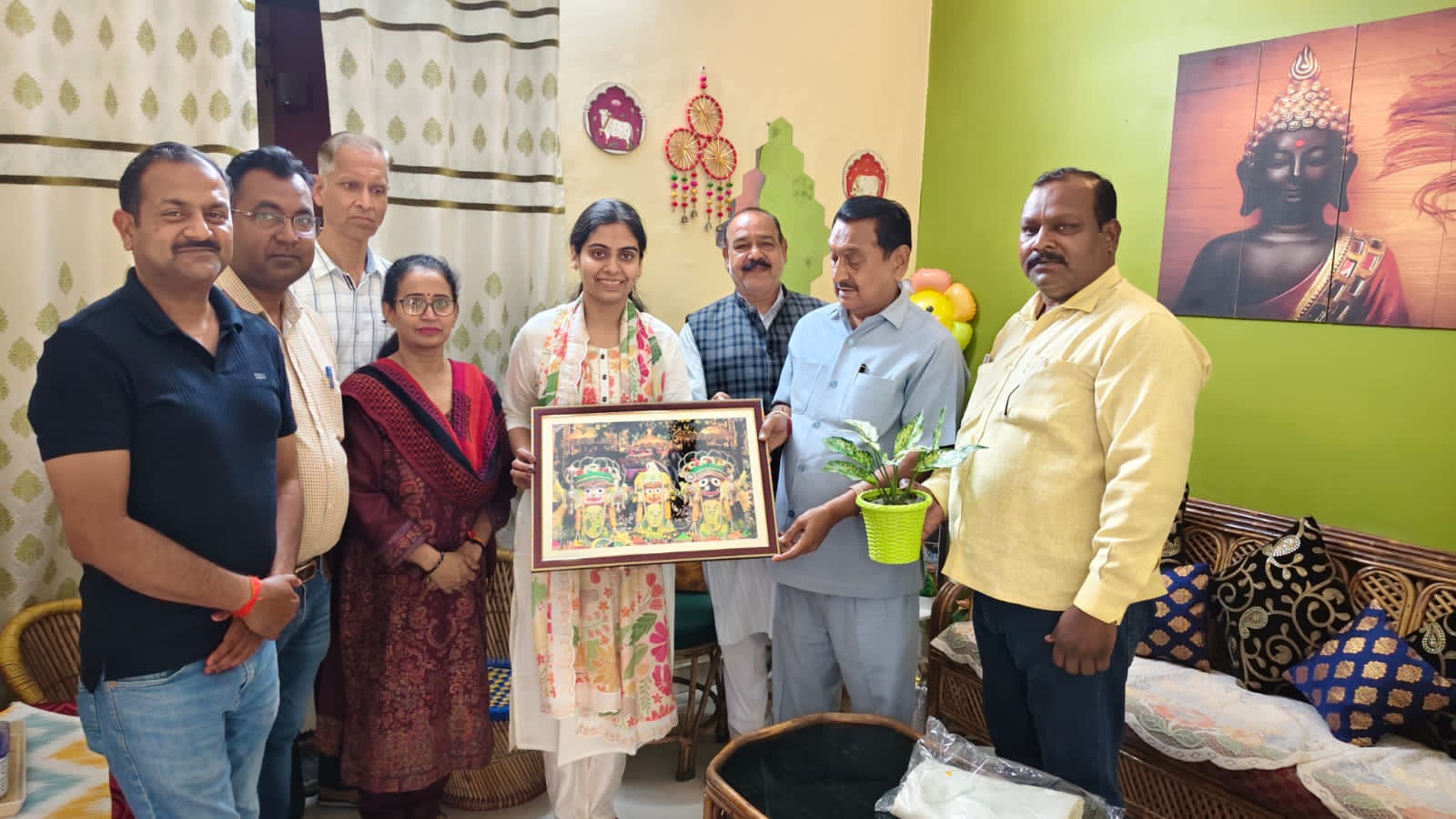 किच्छा की होनहार बेटी शांभवी तिवारी बनीं IAS, 46वीं रैंक हासिल कर बढ़ाया क्षेत्र का मान, विधायक बेहड़ ने किया सम्मानित