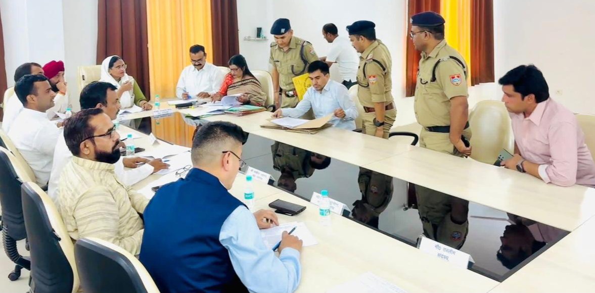 अल्पसंख्यक आयोग की जन-सुनवाई अदालत से नदारद रहे अधिकारियों को कारण बताओ नोटिस जारी