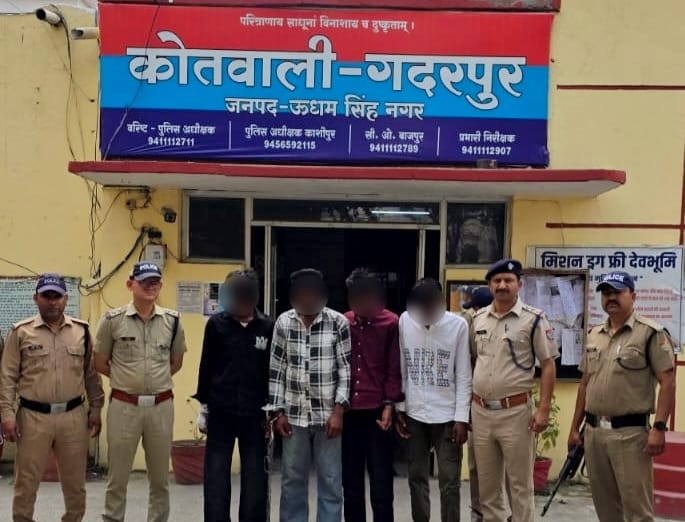 ओवरटेकिंग विवाद में बस पर हमला, 24 घंटे में 4 आरोपी गिरफ्तार, गदरपुर पुलिस की त्वरित कार्रवाई