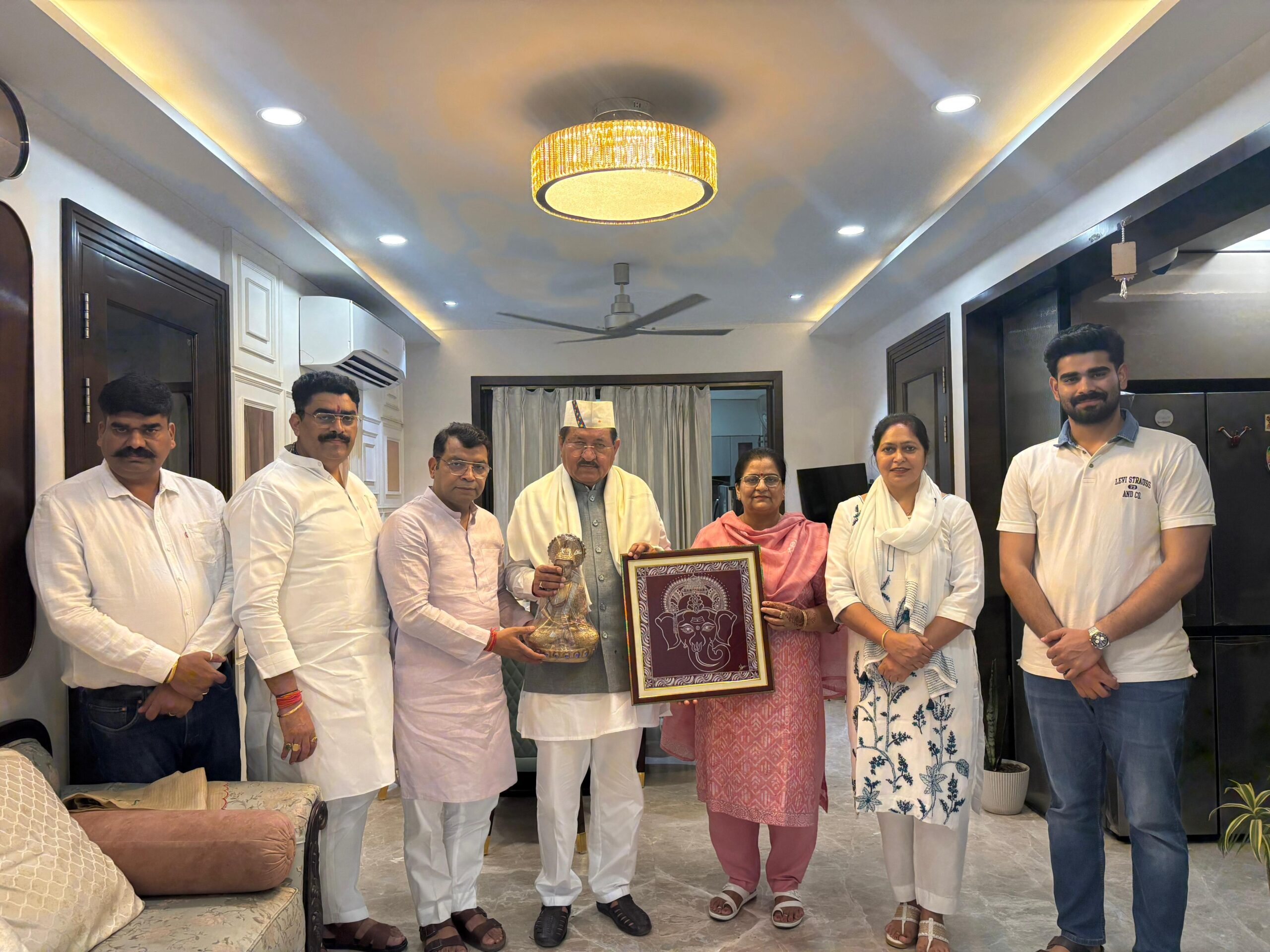 रुद्रपुर में कैबिनेट मंत्री भरत सिंह चौधरी का भव्य स्वागत, विधायक शिव अरोरा के आवास पर जुटे सैकड़ों कार्यकर्ता